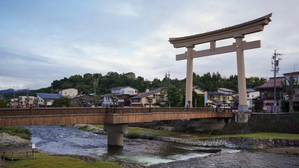 Torii blanco de Takayama